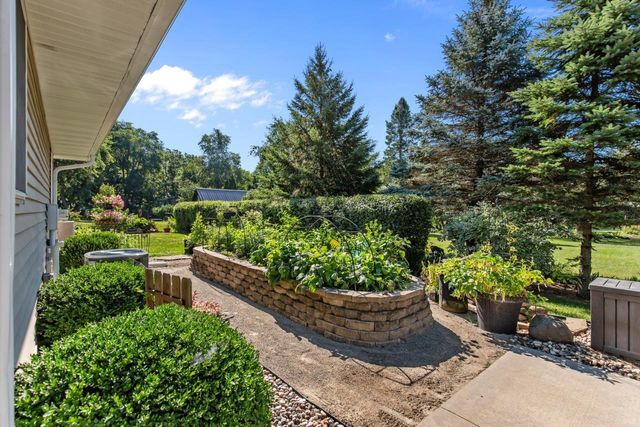 5771 ST IVES ROAD, Oshkosh, WI 54904