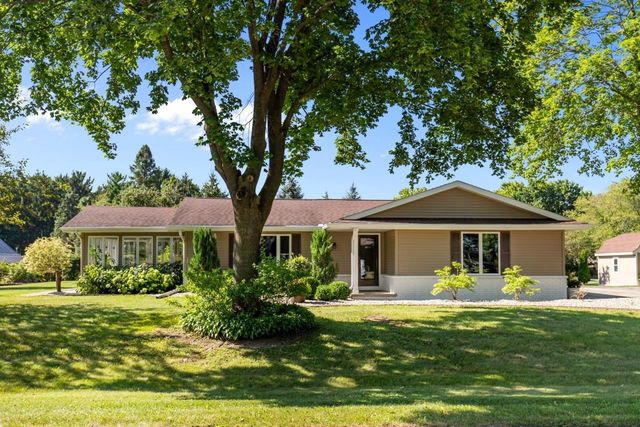 5771 ST IVES ROAD, Oshkosh, WI 54904