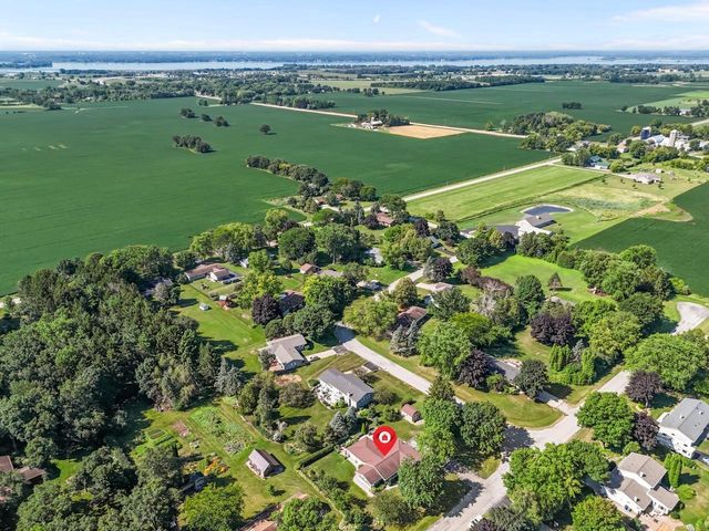 5771 ST IVES ROAD, Oshkosh, WI 54904