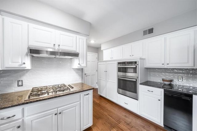 7616 Slater Street, Overland Park, KS 66204