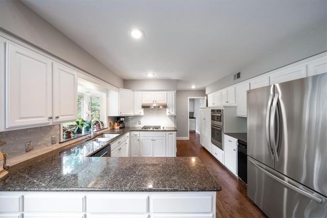 7616 Slater Street, Overland Park, KS 66204