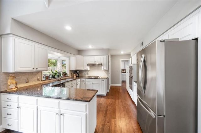 7616 Slater Street, Overland Park, KS 66204