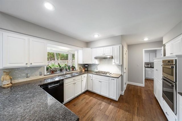 7616 Slater Street, Overland Park, KS 66204