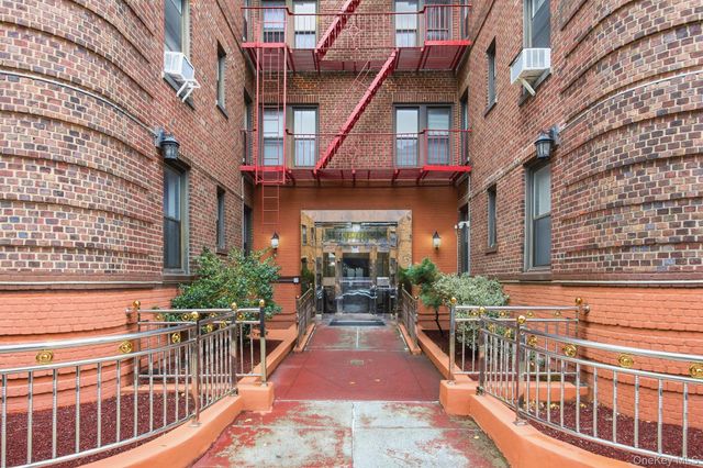 4755 39th Place 3H, Sunnyside, NY 11104