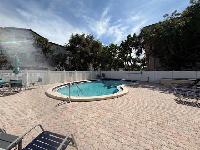 1965 S Ocean Blvd 208, Lauderdale By The Sea, FL 33062