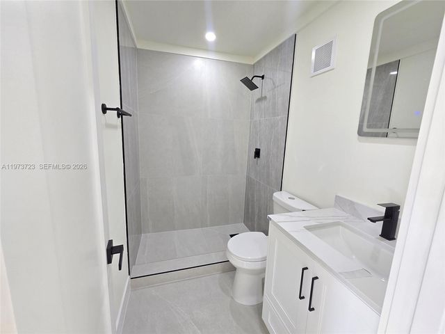 571 E 54th St, Hialeah, FL 33013