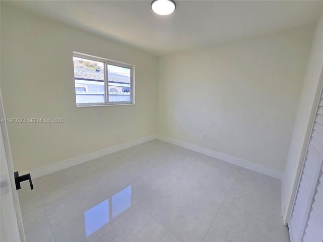 571 E 54th St, Hialeah, FL 33013