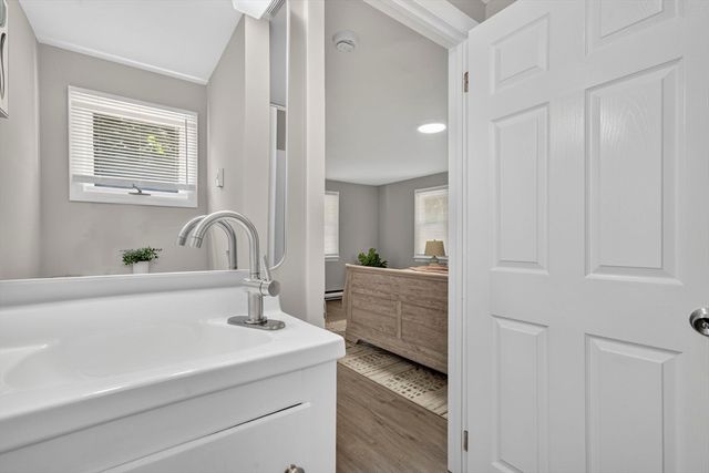 1 Arlington Rd, Wareham, MA 02571