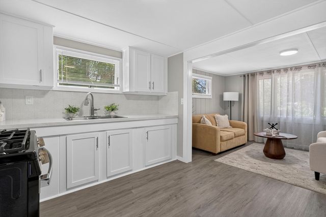1 Arlington Rd, Wareham, MA 02571