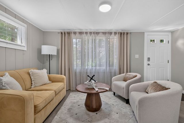 1 Arlington Rd, Wareham, MA 02571