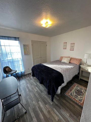 4601 Carlisle Boulevard NE D-8, Albuquerque, NM 87109