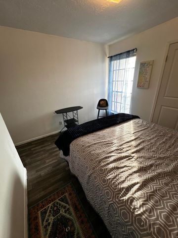 4601 Carlisle Boulevard NE D-8, Albuquerque, NM 87109