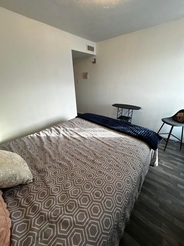 4601 Carlisle Boulevard NE D-8, Albuquerque, NM 87109