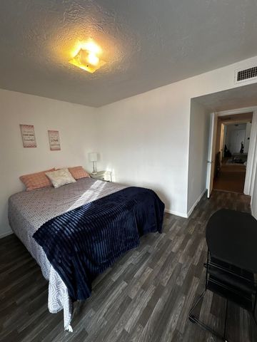 4601 Carlisle Boulevard NE D-8, Albuquerque, NM 87109