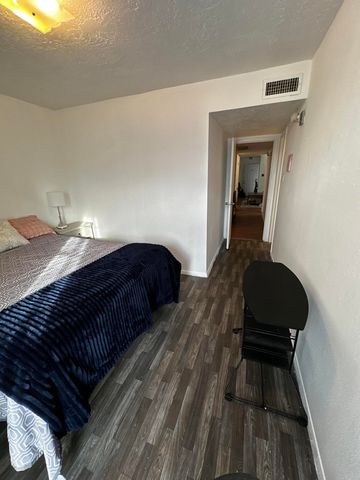 4601 Carlisle Boulevard NE D-8, Albuquerque, NM 87109