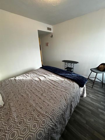 4601 Carlisle Boulevard NE D-8, Albuquerque, NM 87109