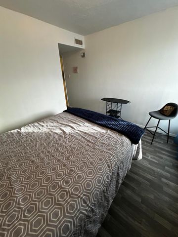 4601 Carlisle Boulevard NE D-8, Albuquerque, NM 87109