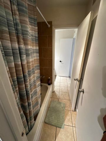 4601 Carlisle Boulevard NE D-8, Albuquerque, NM 87109