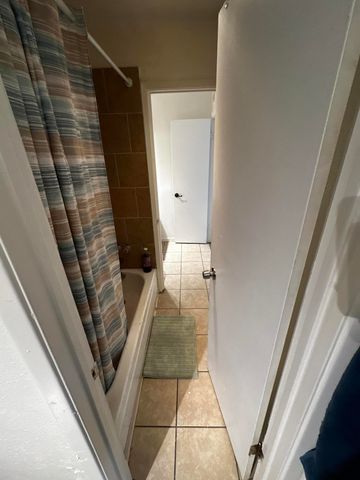 4601 Carlisle Boulevard NE D-8, Albuquerque, NM 87109