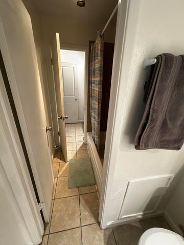 4601 Carlisle Boulevard NE D-8, Albuquerque, NM 87109