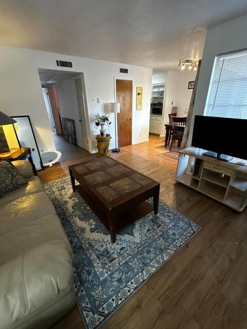 4601 Carlisle Boulevard NE D-8, Albuquerque, NM 87109