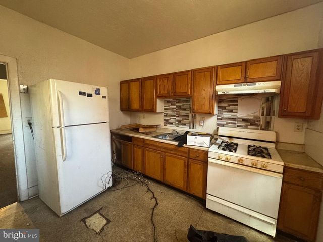 215 N PEACH ST, Philadelphia, PA 19139