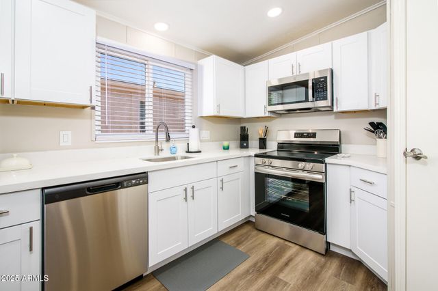 1672 E AUGUSTA Avenue, Chandler, AZ 85249