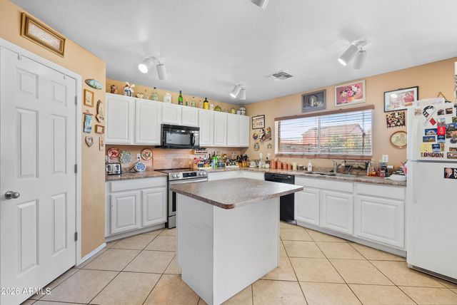 28162 N GRANITE Avenue, San Tan Valley, AZ 85143