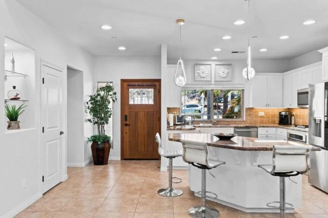 9460 Slope St., Santee, CA 92071