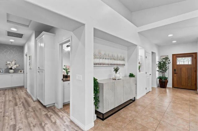 9460 Slope St., Santee, CA 92071