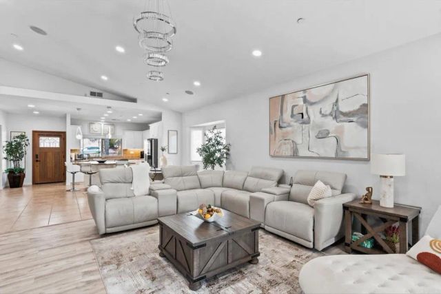 9460 Slope St., Santee, CA 92071