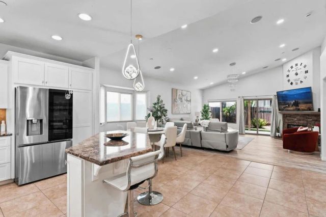 9460 Slope St., Santee, CA 92071