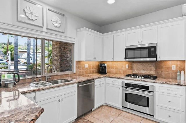 9460 Slope St., Santee, CA 92071