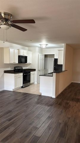 9919 Opal Rock Drive, Rosharon, TX 77583