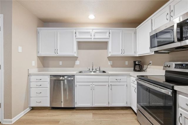 312 S Stone Creek Drive, Gardner, KS 66030