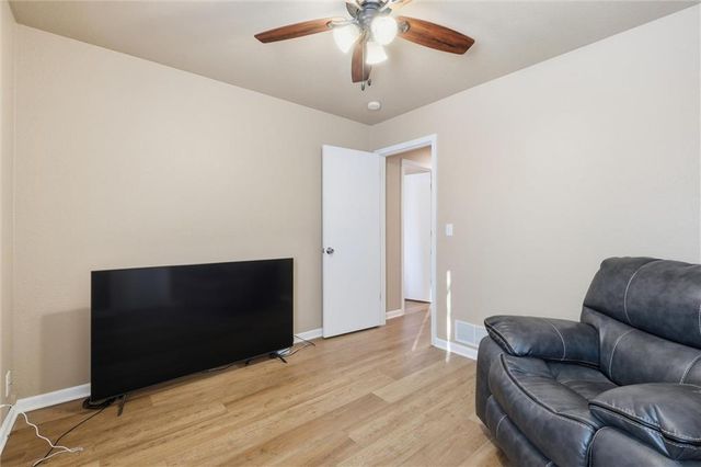 312 S Stone Creek Drive, Gardner, KS 66030