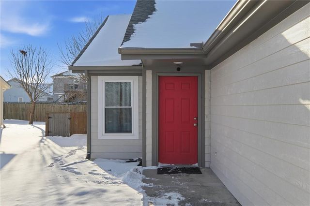 312 S Stone Creek Drive, Gardner, KS 66030