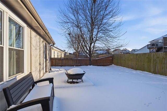 312 S Stone Creek Drive, Gardner, KS 66030