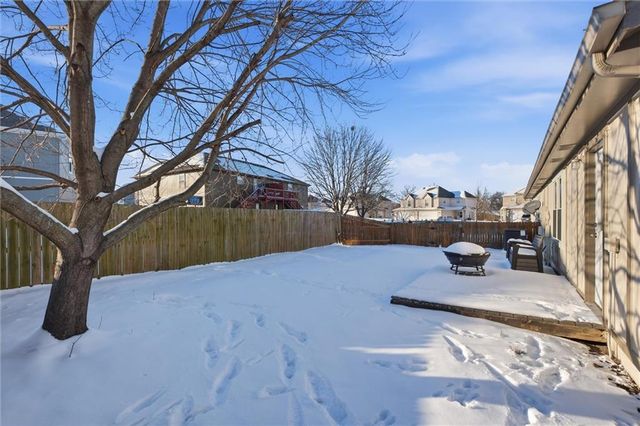 312 S Stone Creek Drive, Gardner, KS 66030