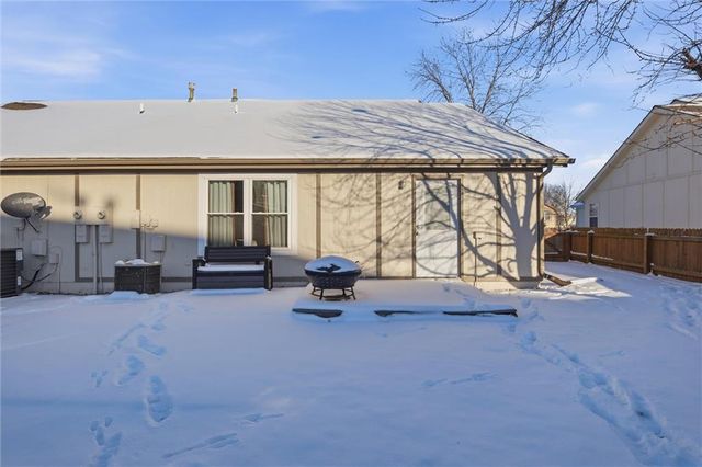 312 S Stone Creek Drive, Gardner, KS 66030