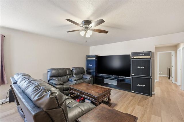 312 S Stone Creek Drive, Gardner, KS 66030