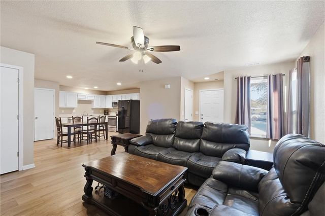 312 S Stone Creek Drive, Gardner, KS 66030