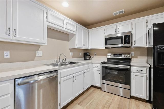 312 S Stone Creek Drive, Gardner, KS 66030