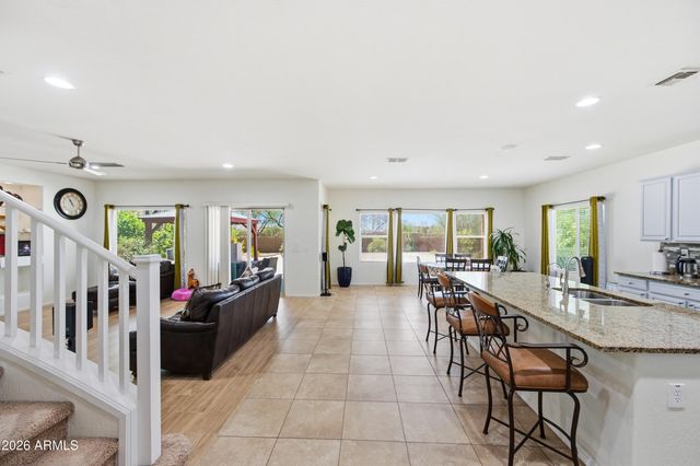 1105 W SPUR Drive, Phoenix, AZ 85085