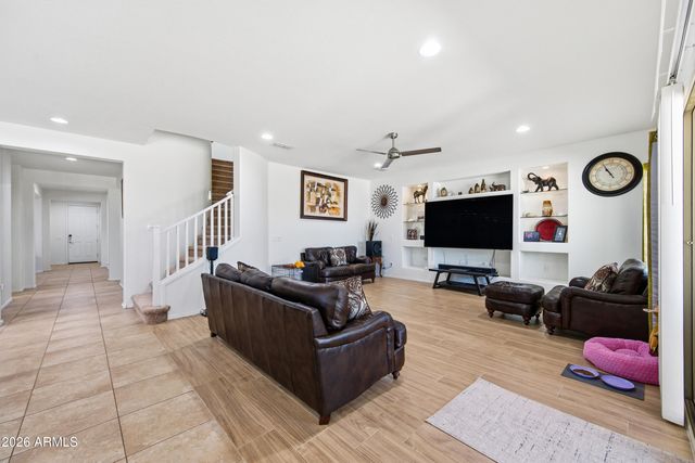 1105 W SPUR Drive, Phoenix, AZ 85085