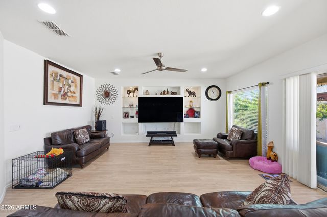 1105 W SPUR Drive, Phoenix, AZ 85085
