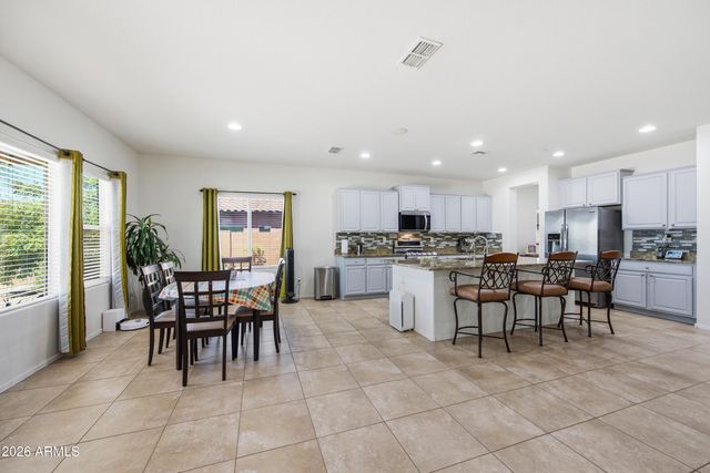 1105 W SPUR Drive, Phoenix, AZ 85085