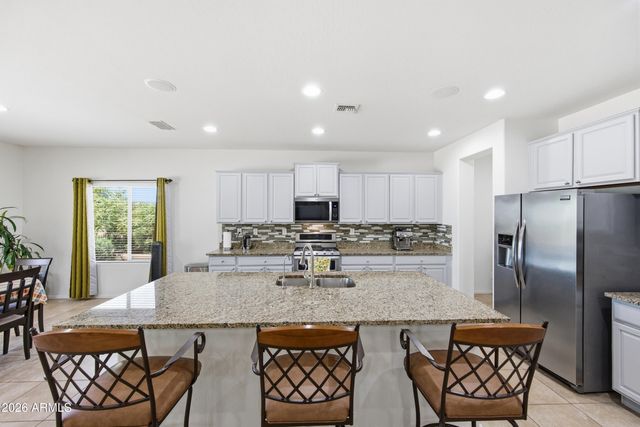 1105 W SPUR Drive, Phoenix, AZ 85085