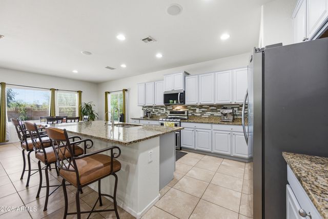 1105 W SPUR Drive, Phoenix, AZ 85085