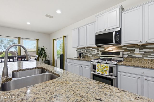 1105 W SPUR Drive, Phoenix, AZ 85085